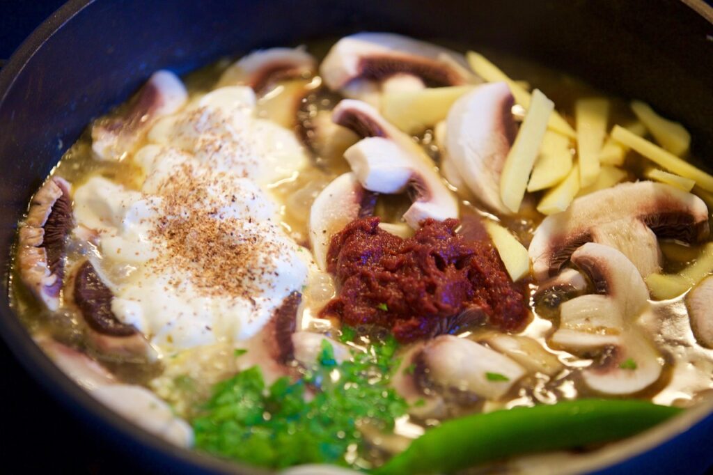 Maggi - Cup nouille instantanée japonaise sweet chili saucy noodles 1